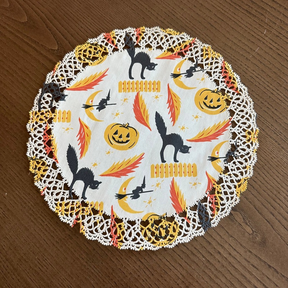 Vtg Halloween Paper Doily Mat Black Cat Pumpkin Witch Lace Trim Round Decor 10''